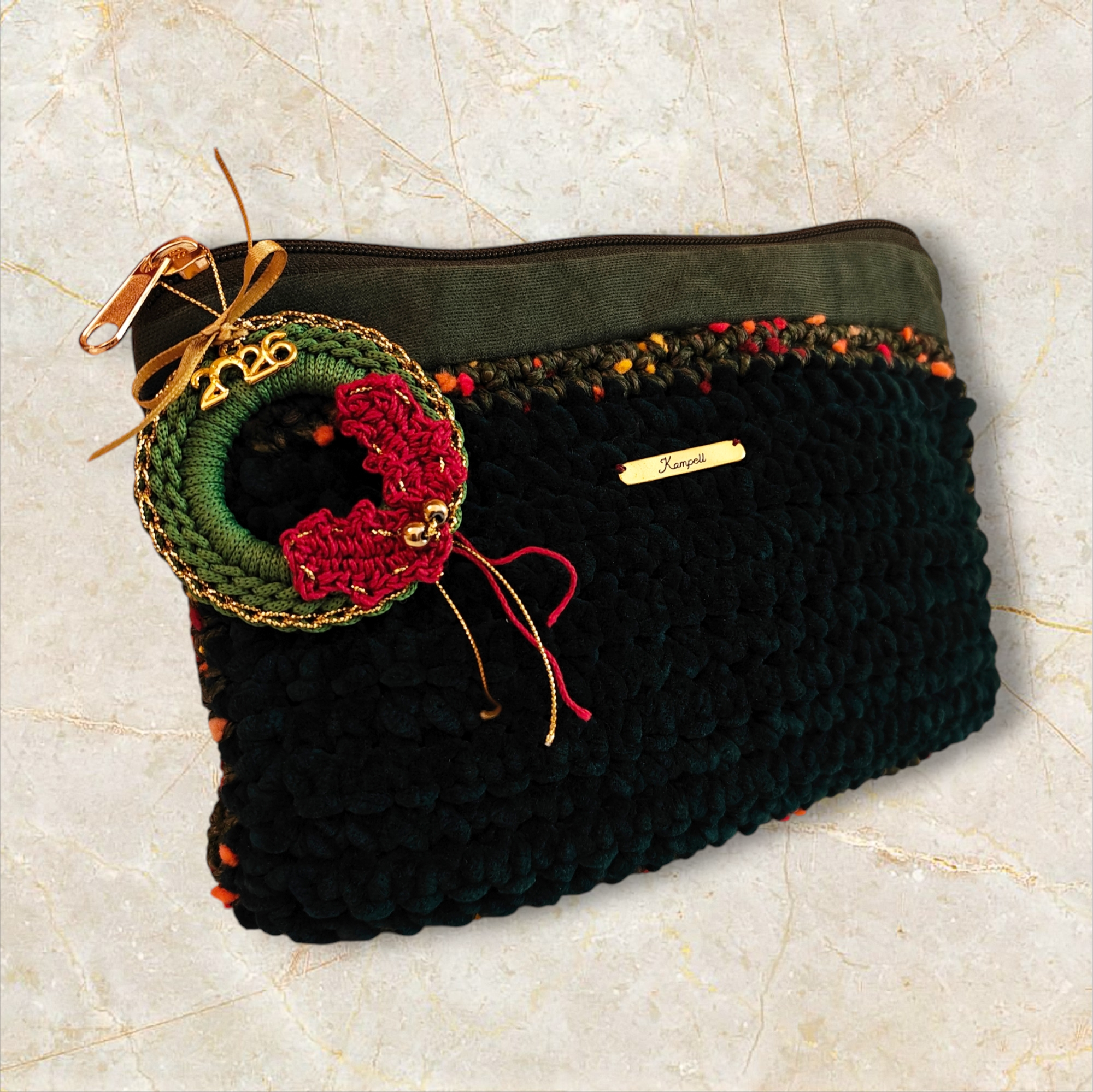 ΣΕΤ: Τσαντάκι/νεσεσέρ βελουτέ πράσινο-κυπαρισσί & γούρι '26