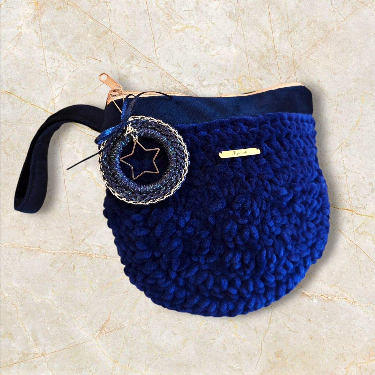 ΣΕΤ: Halfmoon τσαντάκι καρπού βελουτέ μπλε ρουά & Γούρι '26