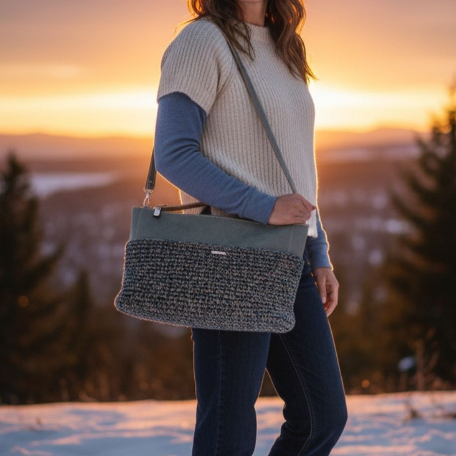 Πετρόλ-μπλε τσάντα με τρεις διαχωριστικές θήκες