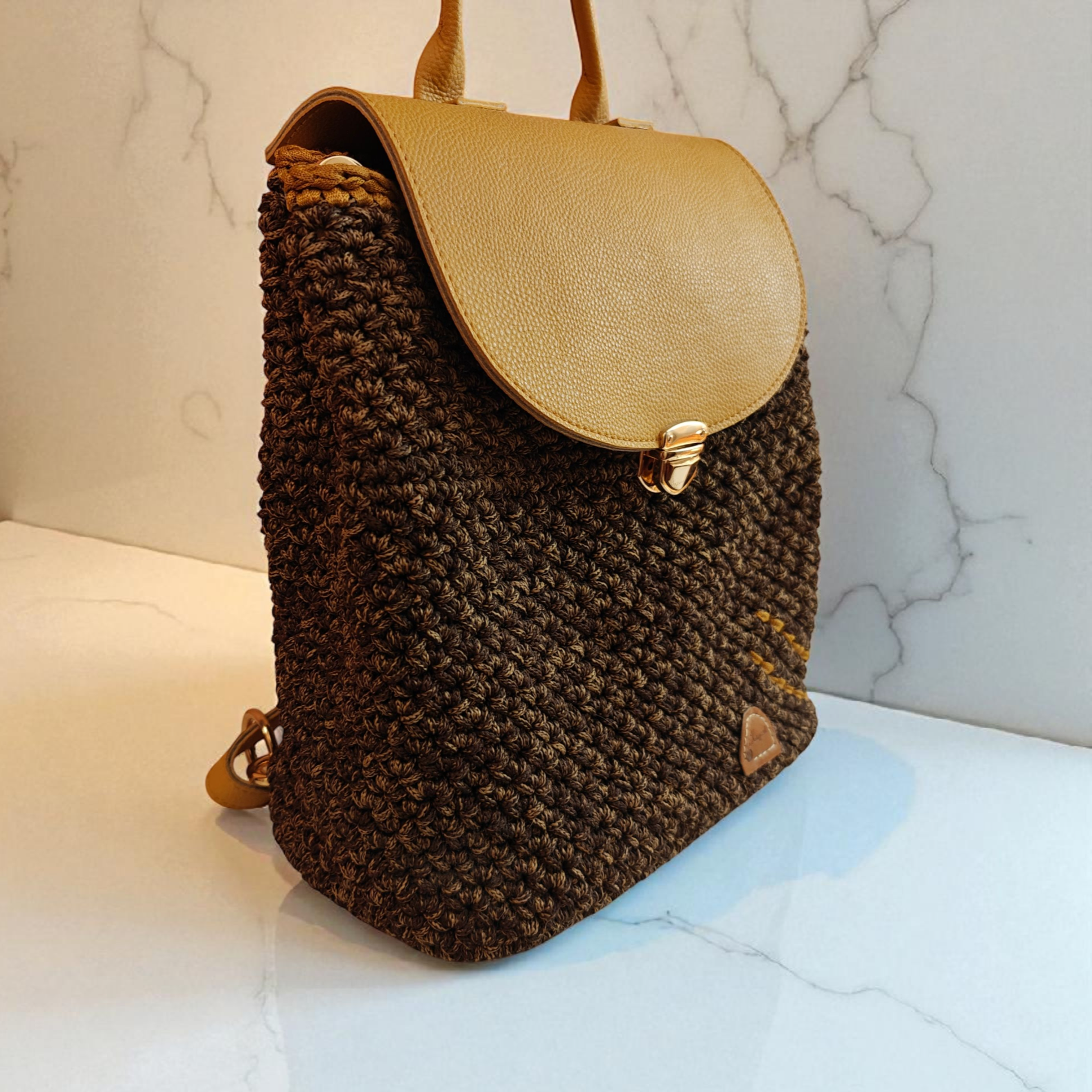 "Χρυσάνθη" καφέ backpack με μουσταρδί καπάκι