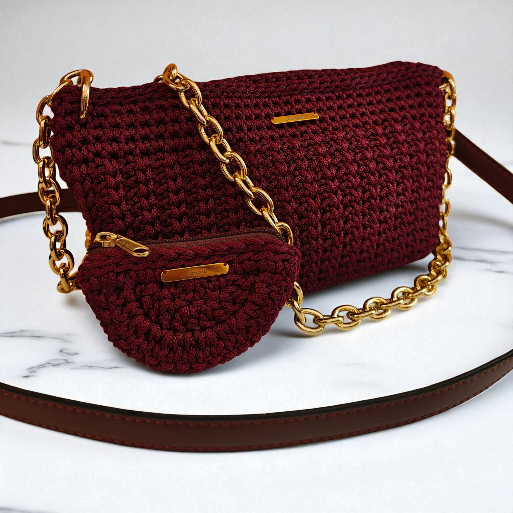 Σετ: Μπορντώ τσάντα με χεράκι & αλυσίδα χιαστί & Δώρο πορτοφολάκι