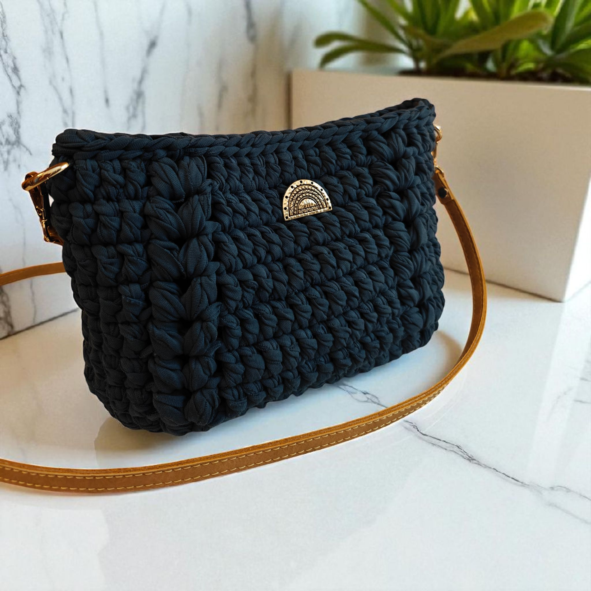 Ολόπλεκτο τσαντάκι μπλε τζην σκουρο