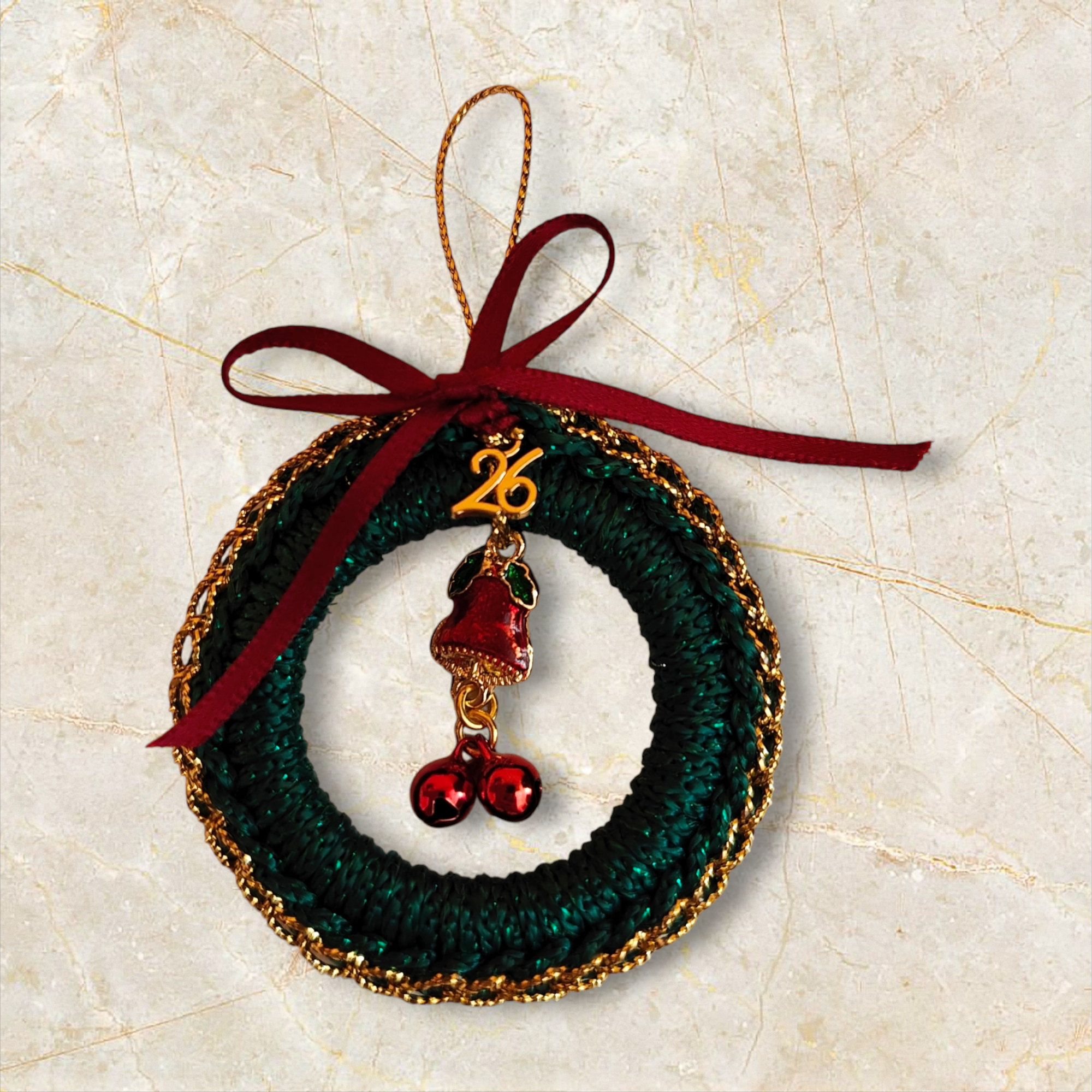 Γούρι '26 πράσινο στεφανάκι με καμπανούλα & κουδουνάκια