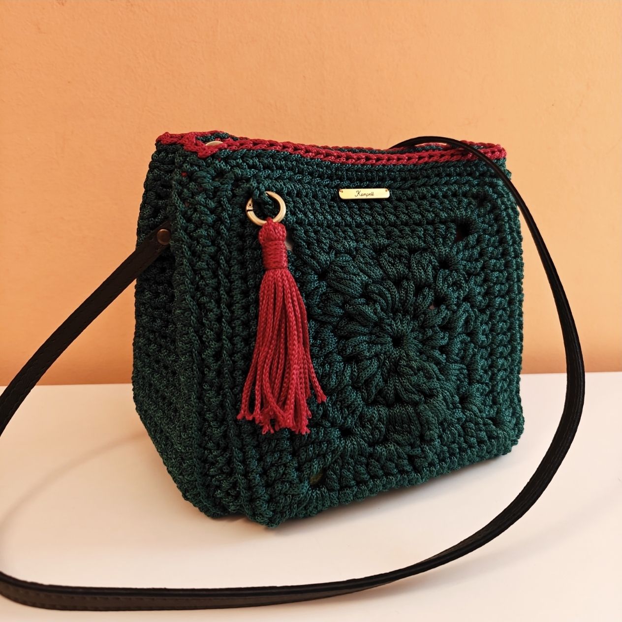 Custommade "One granny square" - Πλεκτό τσαντάκι πράσινο κυπαρρισί-κόκκινο