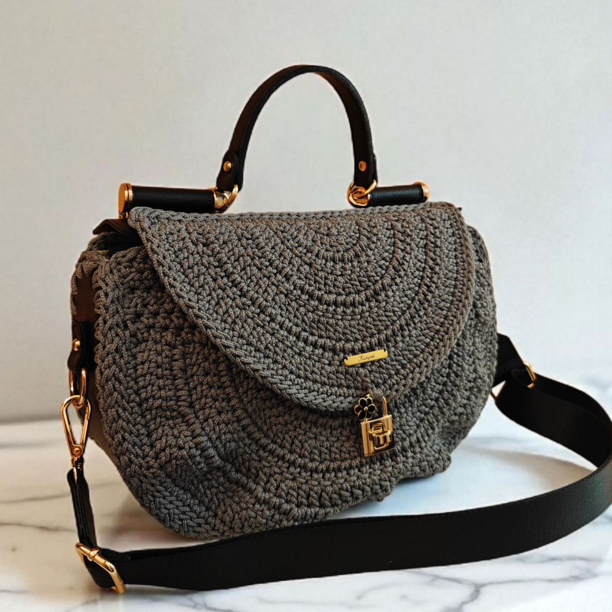 Custommade - Halfmoon τσάντα γκρί με πλεκτό καπάκι & ιμάντα